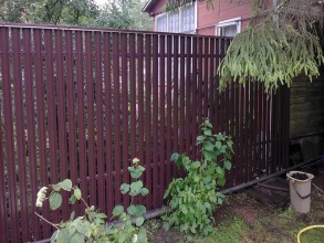 Забор из евроштакетника с бетонированием столбов 28 метров фото в Городце