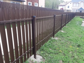 Забор из евроштакетника с утрамбовкой щебнем 70 метров фото в Городце