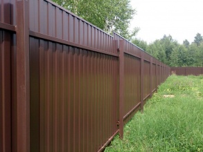Забор из профнастила с забивными столбами 75 метров фото в Городце