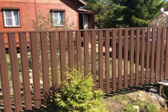 Забор из евроштакетника с бетонированием столбов 50 метров фото недорого под ключ