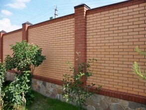 Кирпичный забор сплошной 80 метров фото в Городце