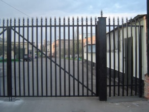 Сварные заборы с бетонированием столбов 12 метров фото в Городце