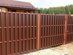 Забор из евроштакетника в шахматном порядке 8 соток фото недорого