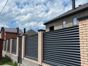 Забор жалюзи 70 метров фото в Городце