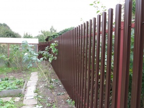 Забор из евроштакетника с забивными столбами 86 метров фото в Городце