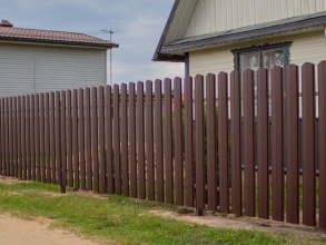 Забор из евроштакетника с забивными столбами 200 метров фото в Городце