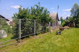 Забор из сетки рабицы в натяг секционный 80 метров фото в Городце